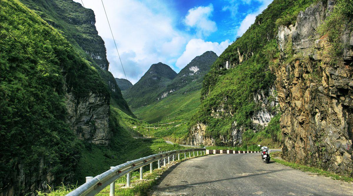 per motor over de Ha Giang motorloop