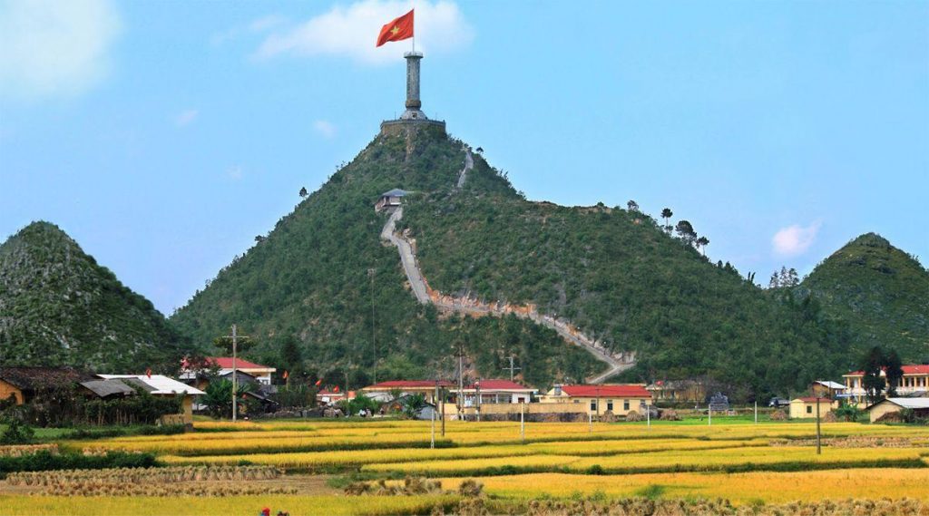 Lung Cu flag tower