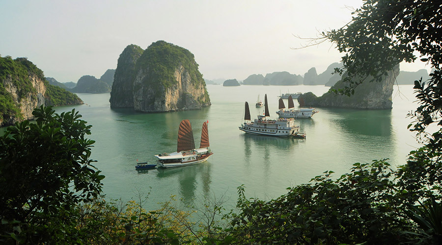 Bai Tu Long Bay
