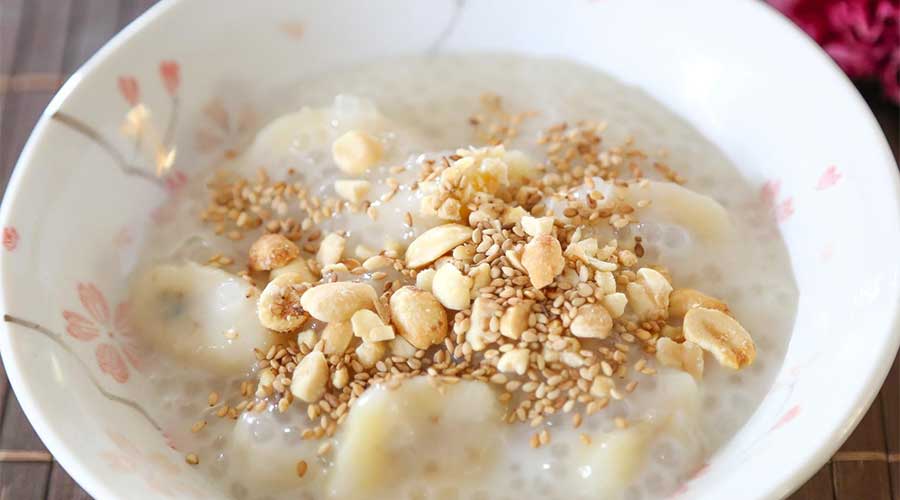 Chè Chuối: Banaan met sago-parels en zoete kokosnoot melk.