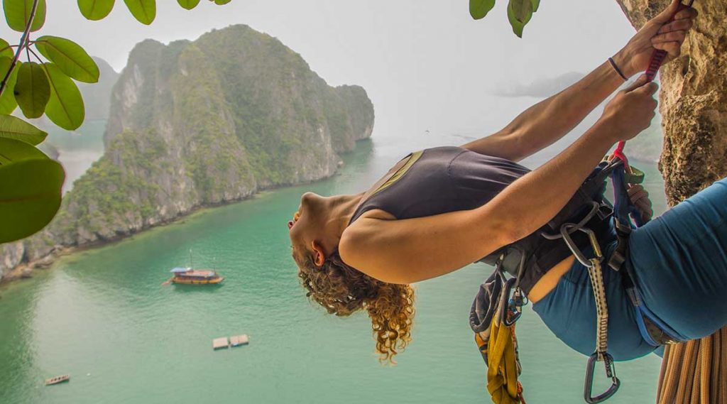 rotsklimmen in Halong Bay