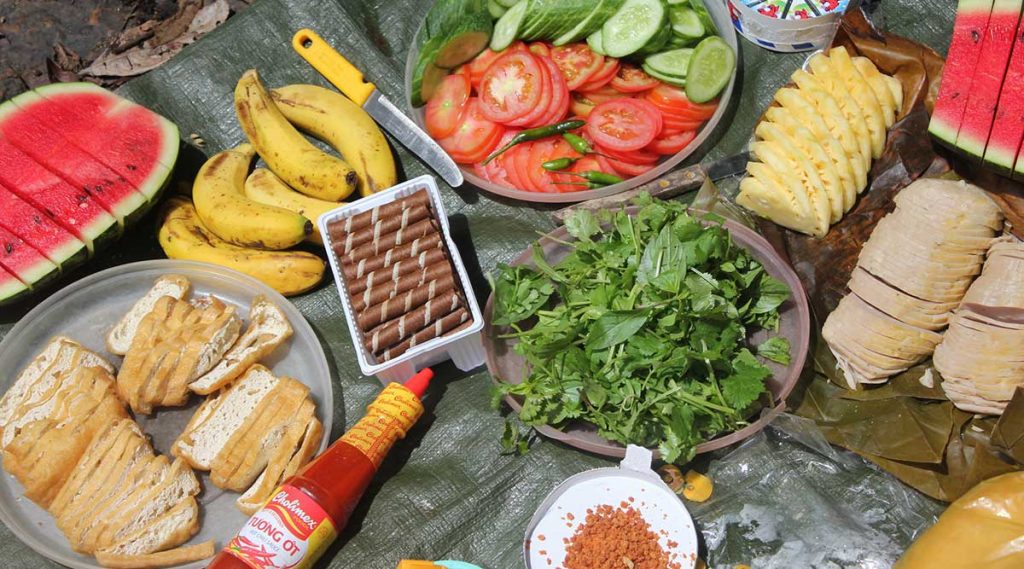 lunch tijdens canyoning in Dalat