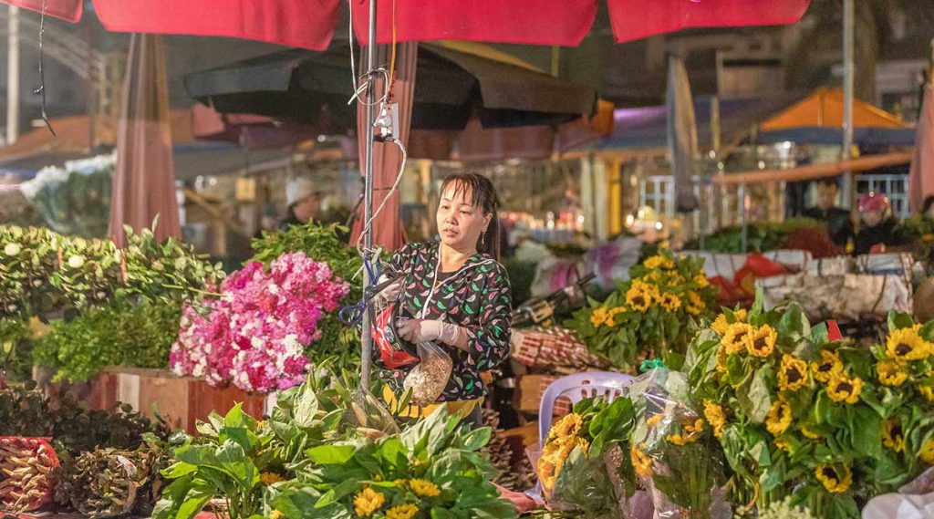 Quang Ba market in Hanoi