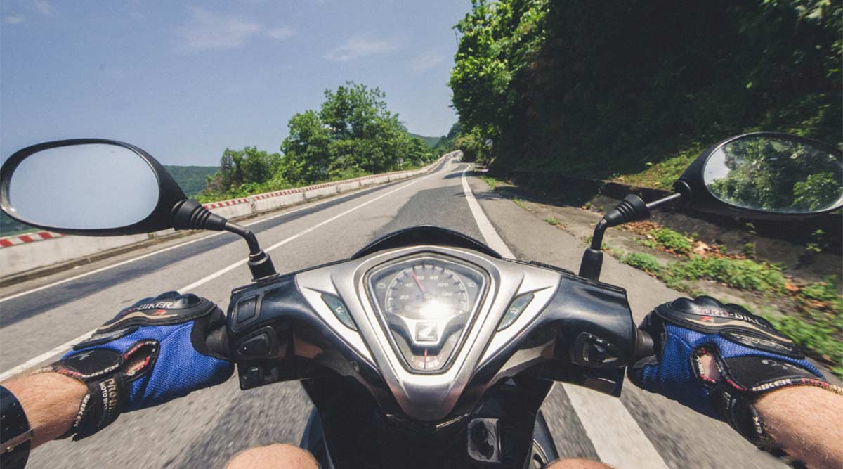 scooter over de Hai Van Pass