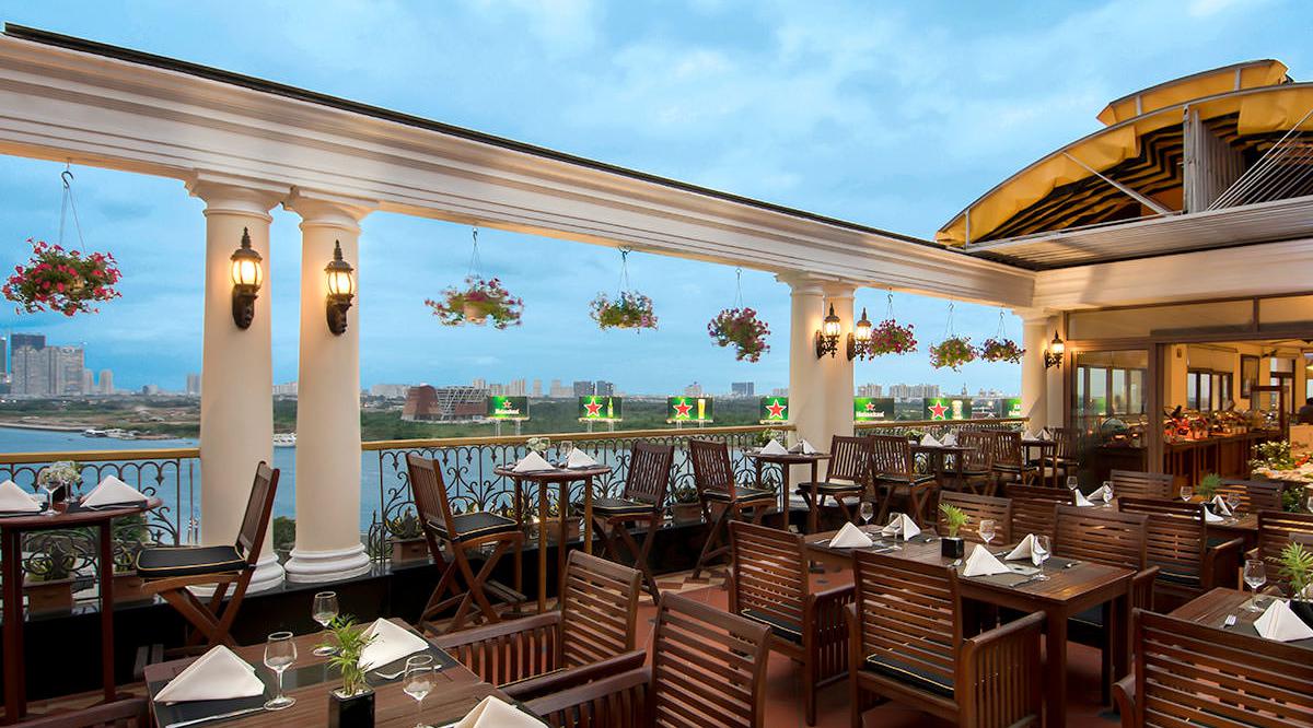 Breeze Sky Bar and M Bar