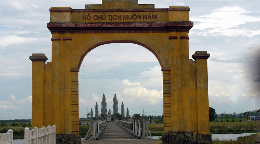 Hien Luong Bridge in Vietnam DMZ