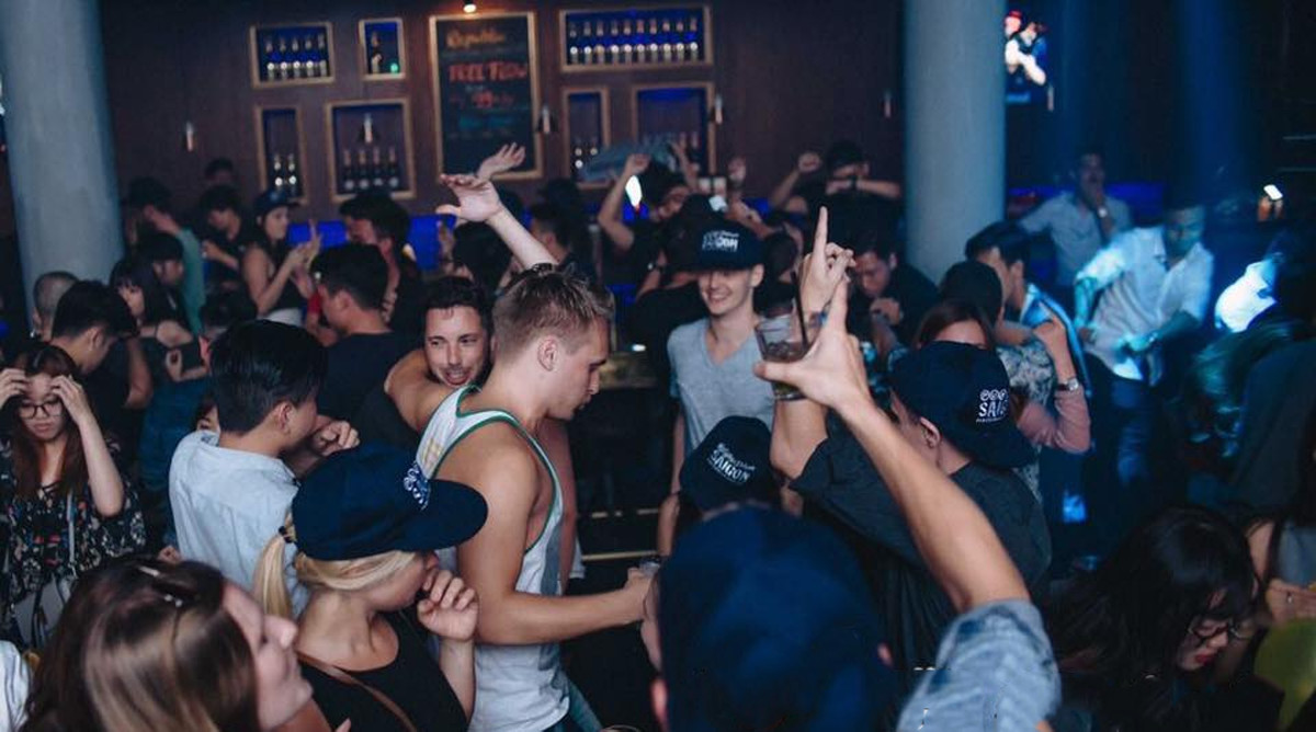 Pub Crawl Saigon