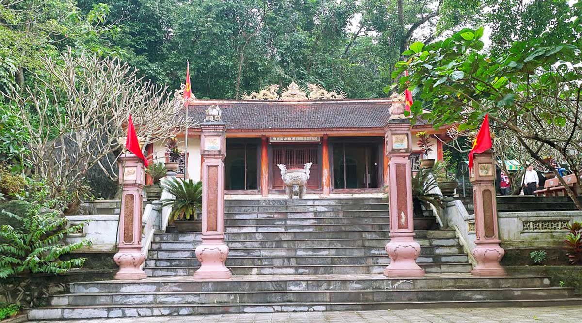 Tam Co cave (8 Ladies Cave)