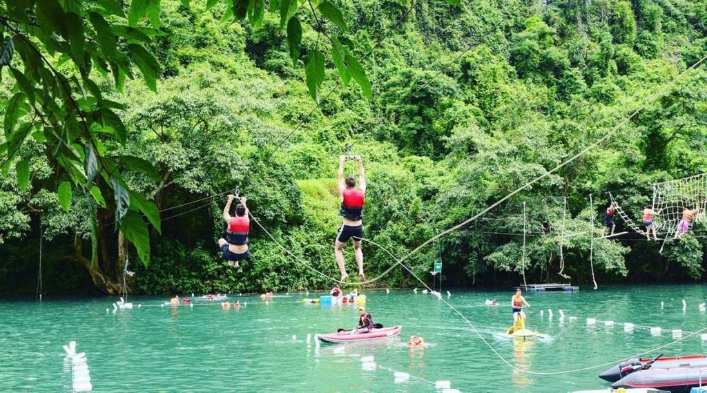 Dark Cave (Hang Toi)