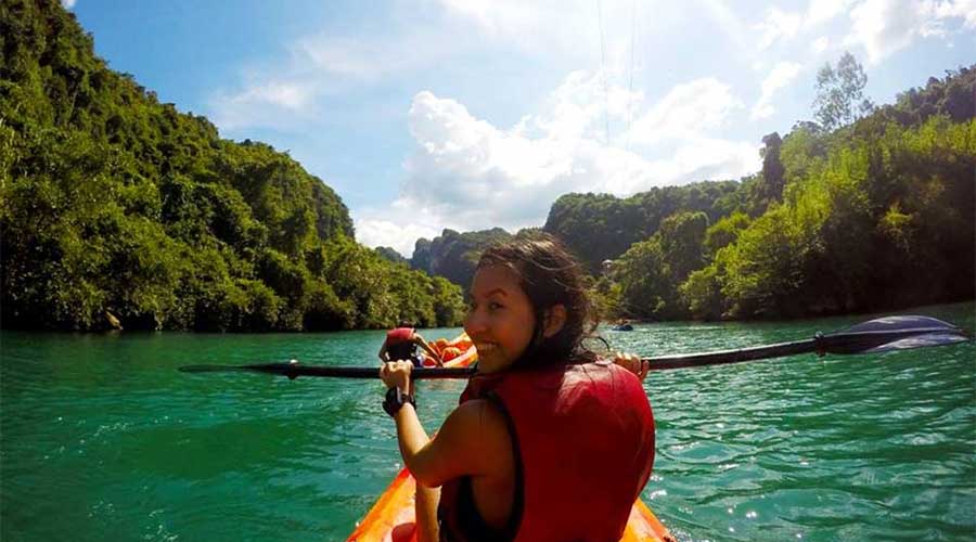 kajakken bij Dark Cave