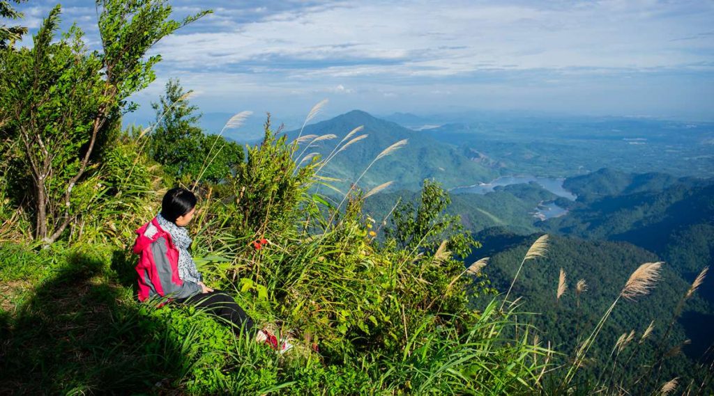 trekking naar Bach Ma Nationaal park piek