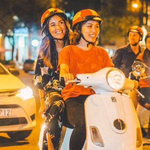 Ontdek het nachtleven van Saigon achterop de scooter