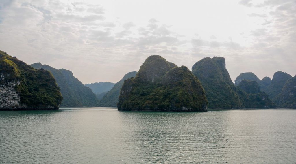 Bai Tu Long Bay