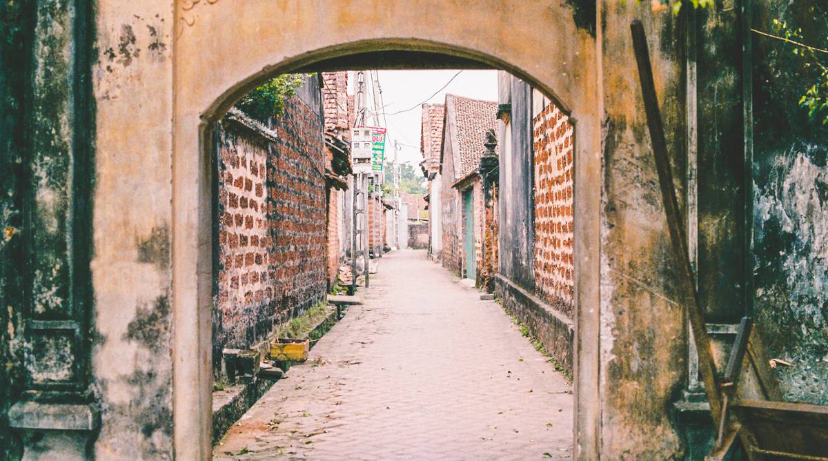 Duong Lam ancient village tour
