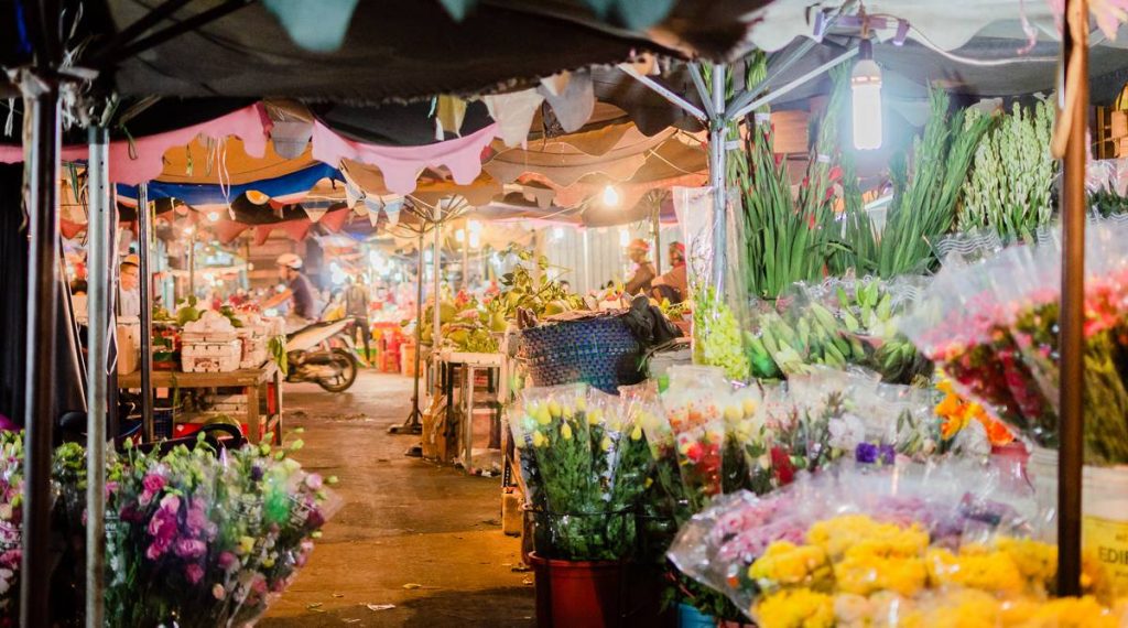 Hanoi markt tijdens Tet Nieuwjaar
