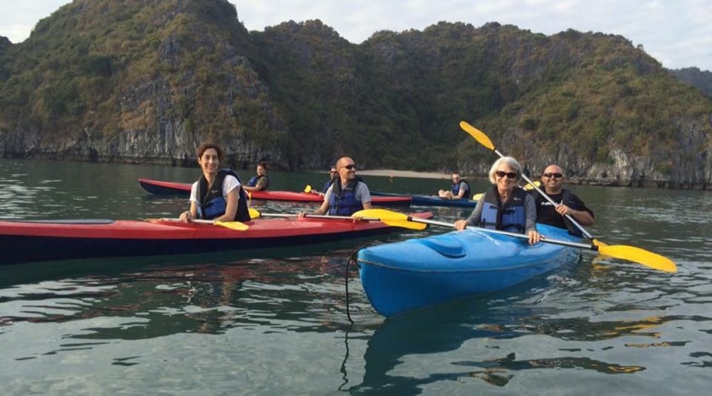 kajakken in Bai Tu Long Bay