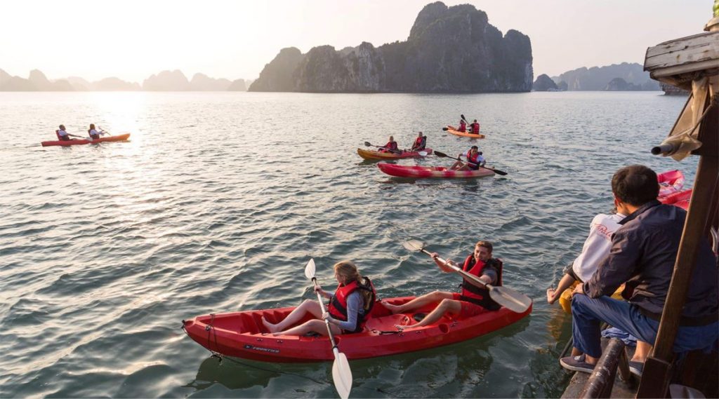 kajakken in Bai Tu Long Bay