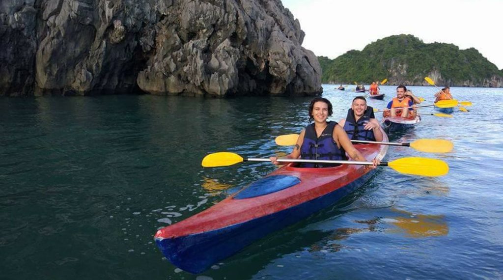 kajakken in Bai Tu Long Bay