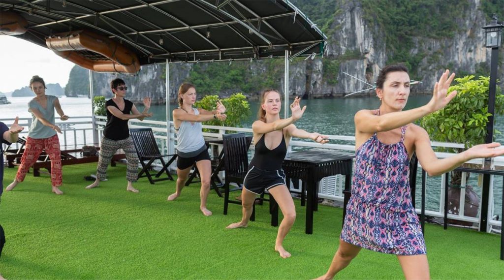 Tai Chi op de Swan cruise