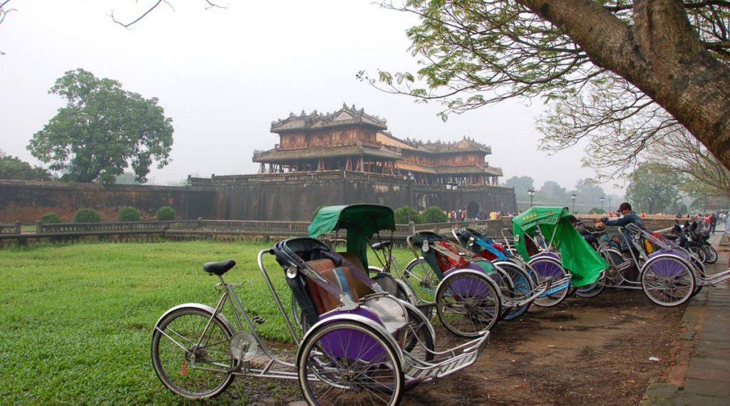 Hue cyclo tour