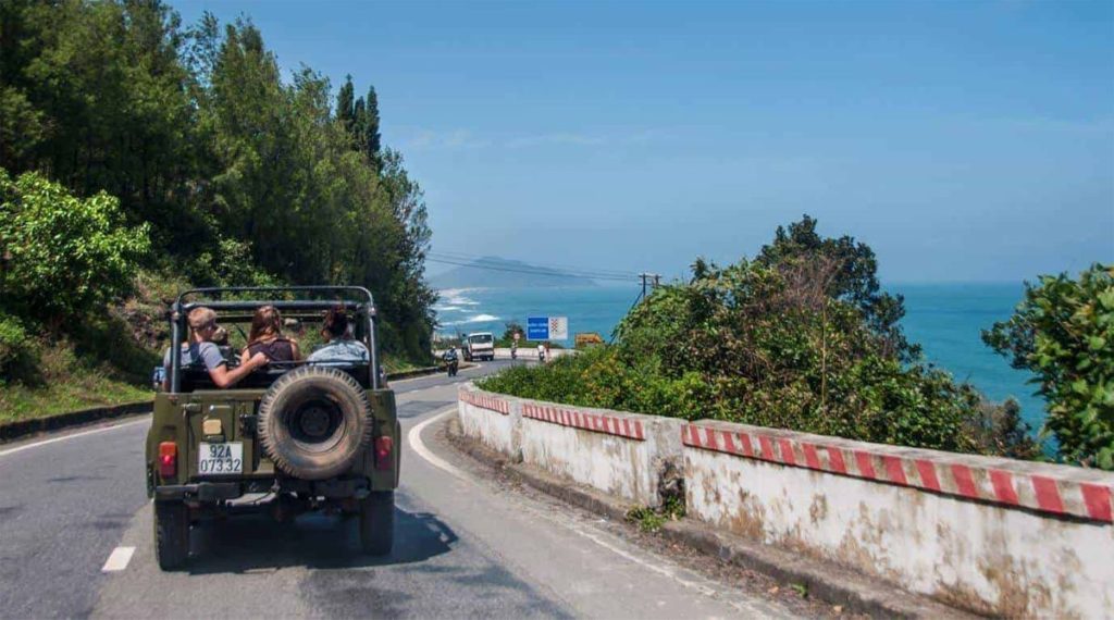 Hai Van Pass militaire jeep