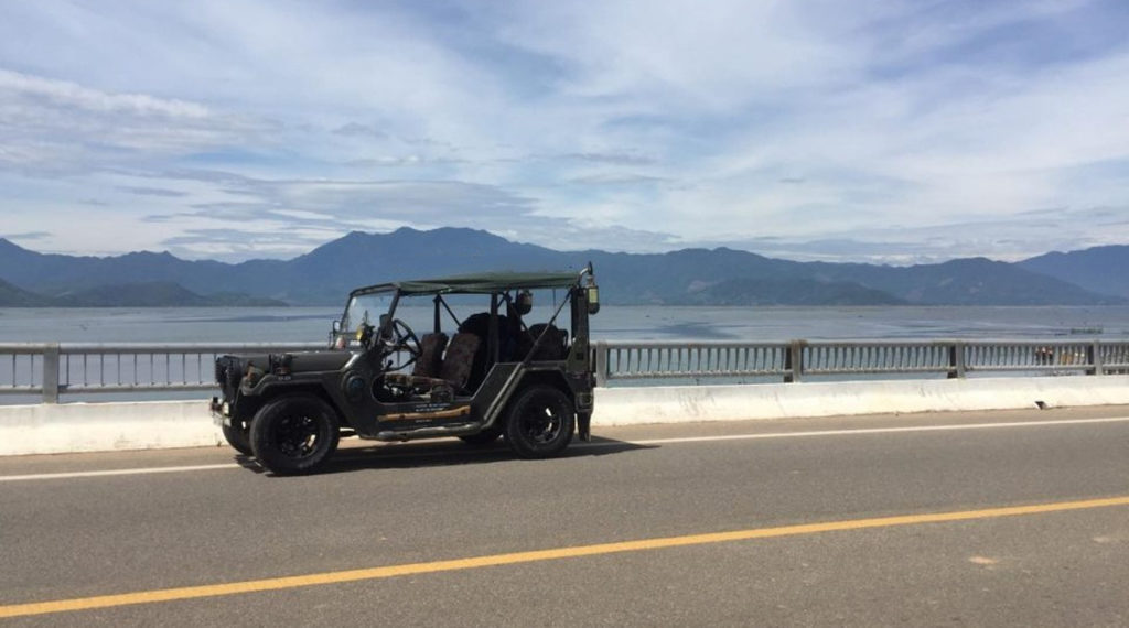 Hai Van Pass militaire jeep