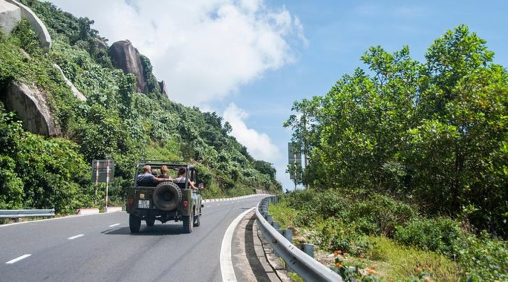 Hai Van Pass militaire jeep