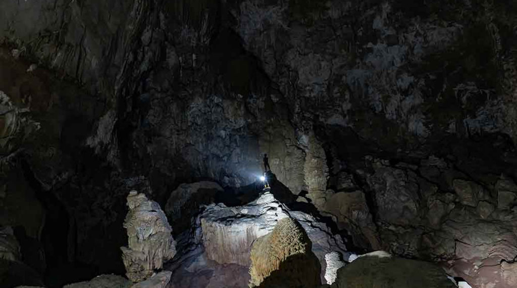 Hang Pygmy grot expeditie