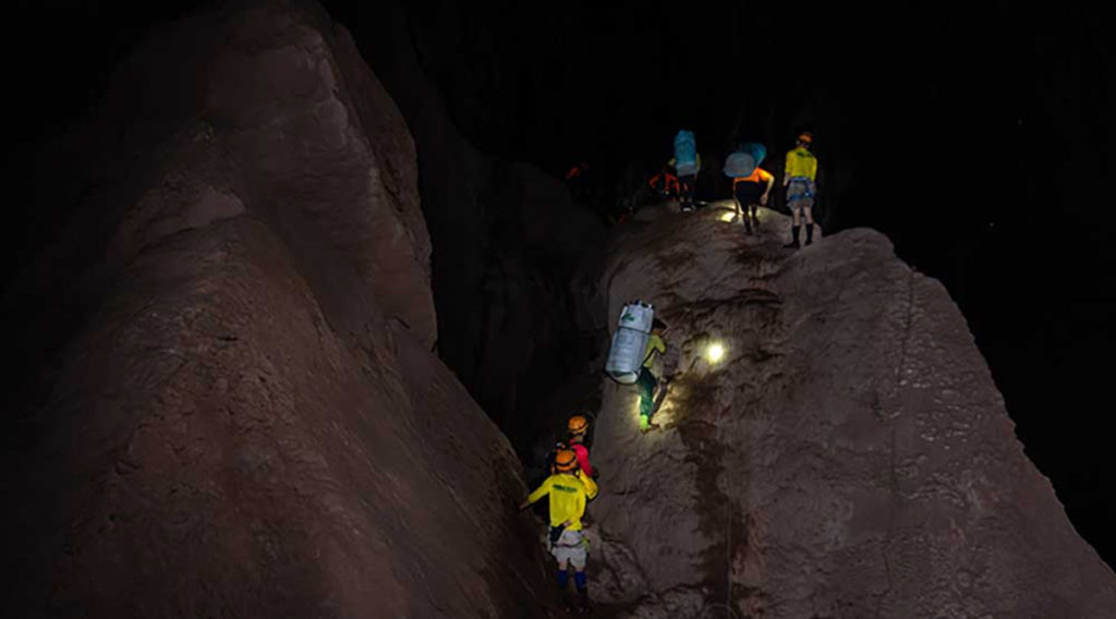 Hang Pygmy grot expeditie