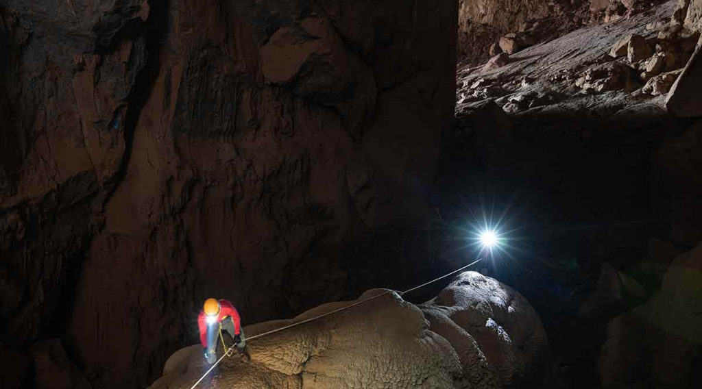 Hang Pygmy grot expeditie