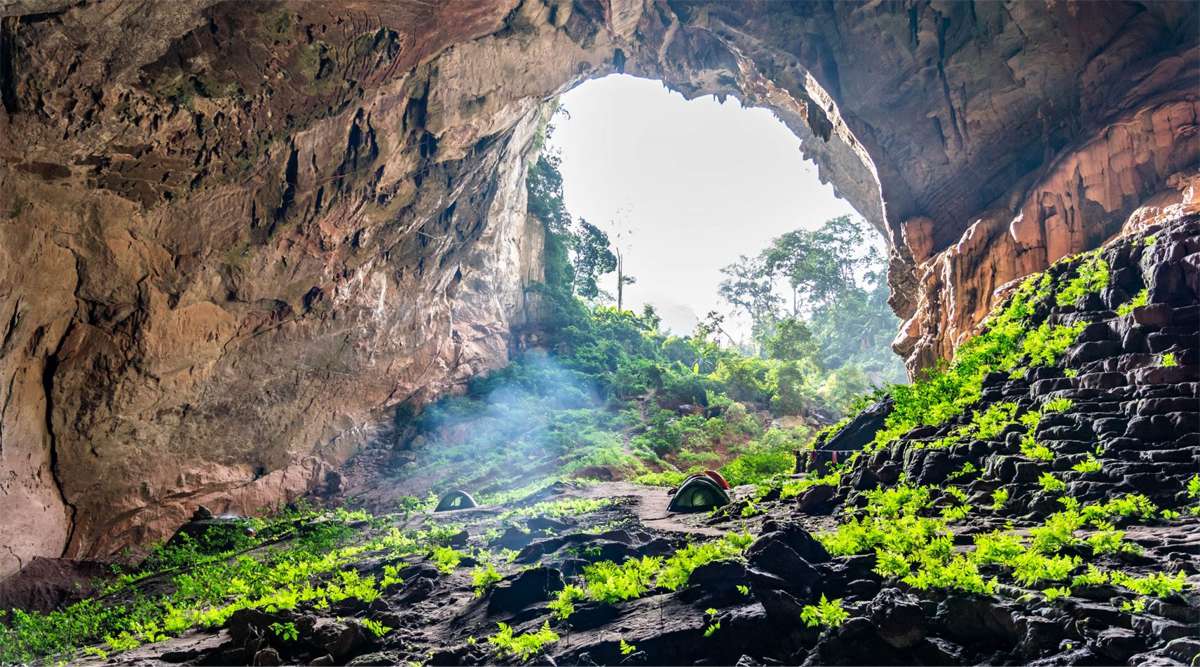 Hang Pygmy grot expeditie