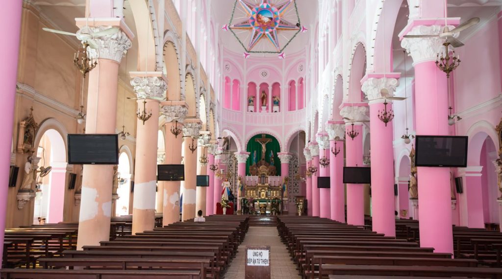 roze kerk in Ho Chi Minh City