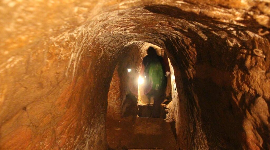 Vinh Moc tunnels