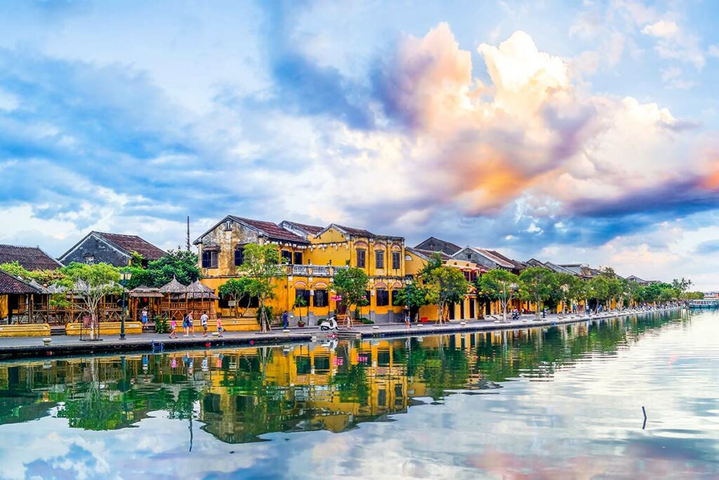 oude binnenstad van Hoi An met de Thu Bon Rivier